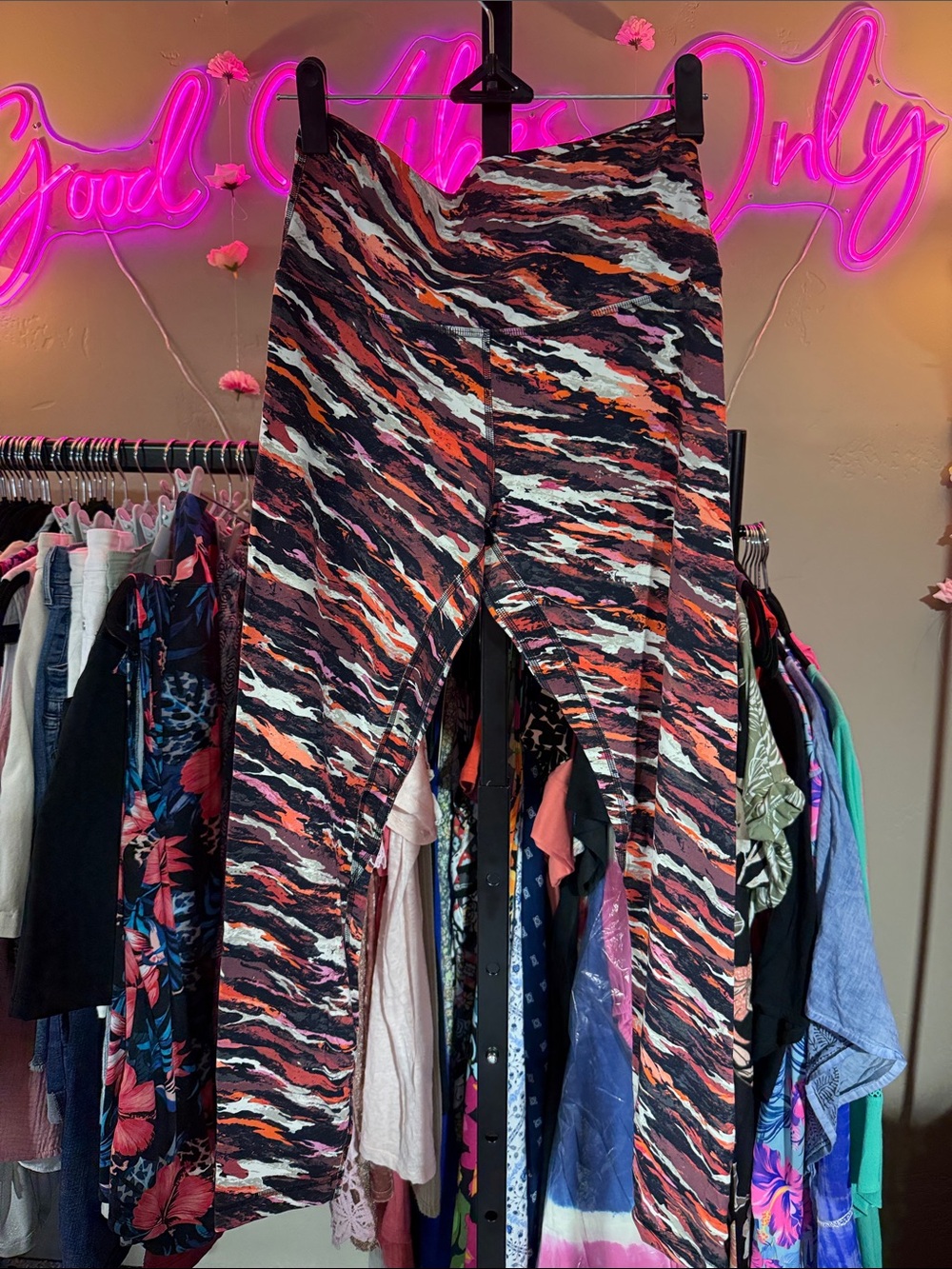Lululemon Multi-Color Abstract Print Leggings Sz8 NWOT 25”